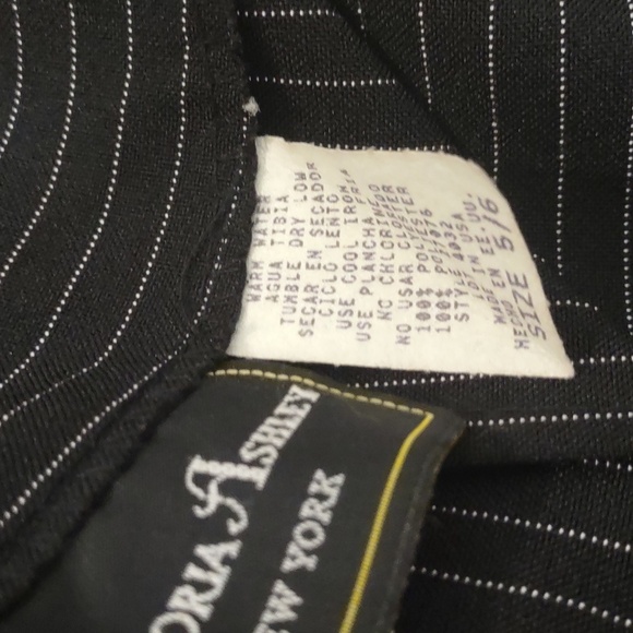 SLIGHTLY USED VICTORIA ASHLEY PIN STRIPE SKIRT WITH DESIGN ON HEM SIZE 5/6 - Picture 9 of 9